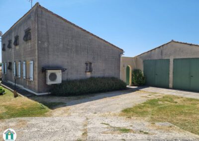 Belle maison de 138 m² sur 1500 m² de terrain avec double garage de 112 m²