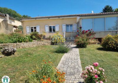 Belle maison de 138 m² sur 1500 m² de terrain avec double garage de 112 m²