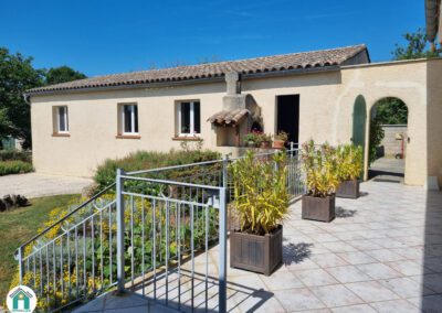 Belle maison de 138 m² sur 1500 m² de terrain avec double garage de 112 m²