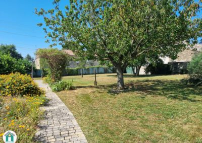 Belle maison de 138 m² sur 1500 m² de terrain avec double garage de 112 m²