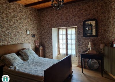 Belle maison en pierres avec jardin et garage