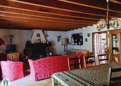 Belle maison en pierres avec jardin et garage