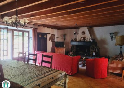 Belle maison en pierres avec jardin et garage