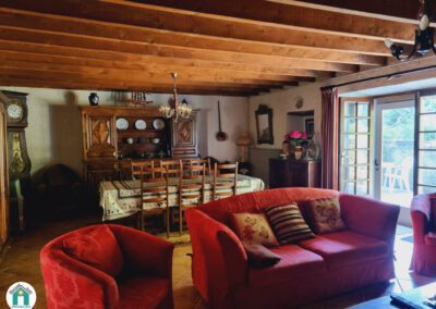 Belle maison en pierres avec jardin et garage