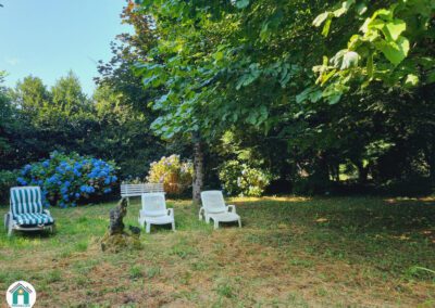 Belle maison en pierres avec jardin et garage