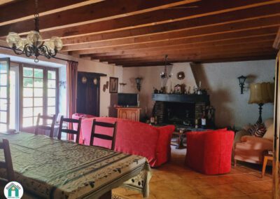 Belle maison en pierres avec jardin et garage