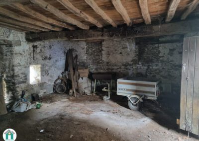 Grange en pierre à rénover avec terrain attenant