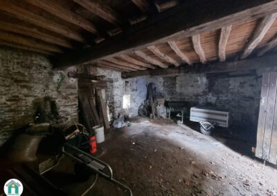 Grange en pierre à rénover avec terrain attenant