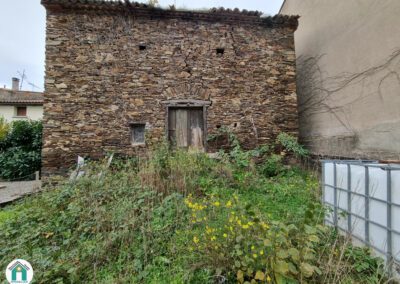 Grange en pierre à rénover avec terrain attenant