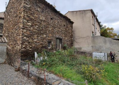 Grange en pierre à rénover avec terrain attenant