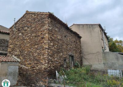 Grange en pierre à rénover avec terrain attenant