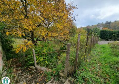 Grange en pierre à rénover avec terrain attenant