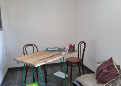 Belle maison en pierres avec dépendance, jardin et piscine en plein cœur de village