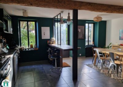 Belle maison en pierres avec dépendance, jardin et piscine en plein cœur de village