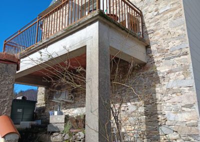 Jolie maison en pierre rénovée avec garage et jardin