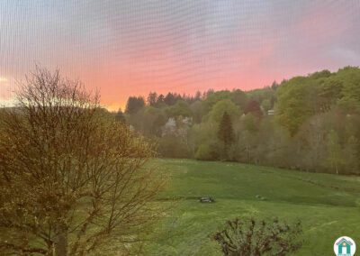 Jolie maison en pierre rénovée avec garage et jardin