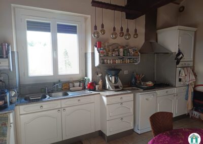 Jolie maison en pierre rénovée avec garage et jardin