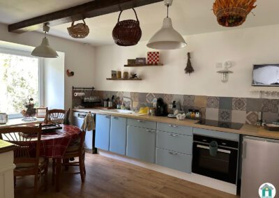 Magnifique ancien moulin en pierre avec dépendances