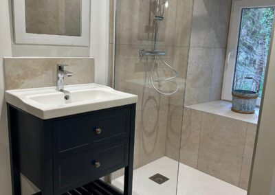 Magnifique ancien moulin en pierre avec dépendances