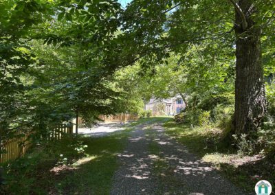 Magnifique ancien moulin en pierre avec dépendances