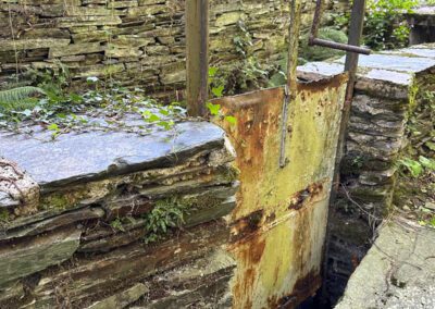 Magnifique ancien moulin en pierre avec dépendances