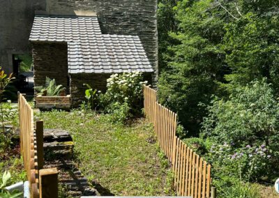 Magnifique ancien moulin en pierre avec dépendances