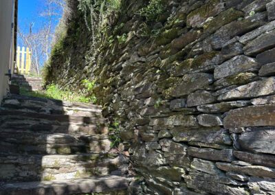 Magnifique ancien moulin en pierre avec dépendances