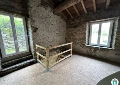 Magnifique ancien moulin en pierre avec dépendances