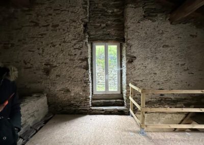 Magnifique ancien moulin en pierre avec dépendances
