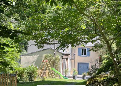 Magnifique ancien moulin en pierre avec dépendances