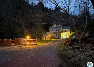 Magnifique ancien moulin en pierre avec dépendances