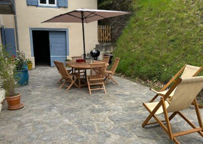 Magnifique ancien moulin en pierre avec dépendances