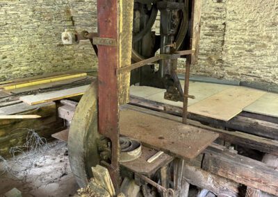 Magnifique ancien moulin en pierre avec dépendances