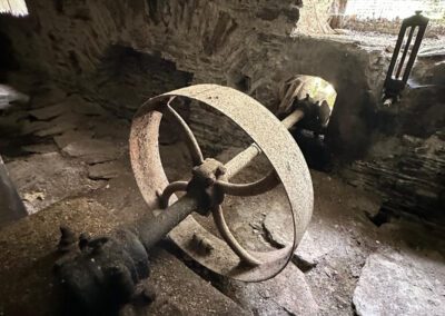 Magnifique ancien moulin en pierre avec dépendances