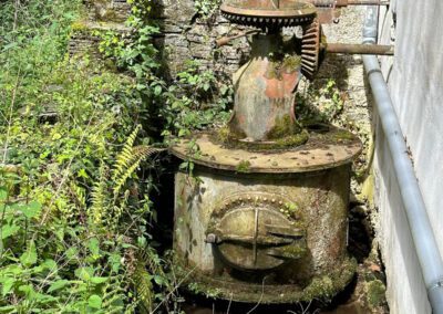 Magnifique ancien moulin en pierre avec dépendances