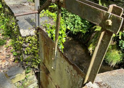 Magnifique ancien moulin en pierre avec dépendances
