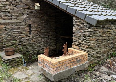 Magnifique ancien moulin en pierre avec dépendances