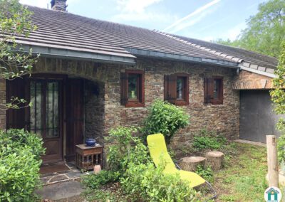 Belle propriété en pierre avec terrain et source
