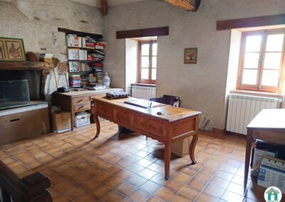 Belle propriété en pierre avec terrain et source