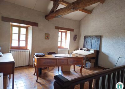 Belle propriété en pierre avec terrain et source