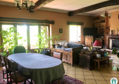 Belle propriété en pierre avec terrain et source