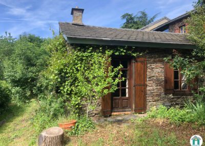 Belle propriété en pierre avec terrain et source