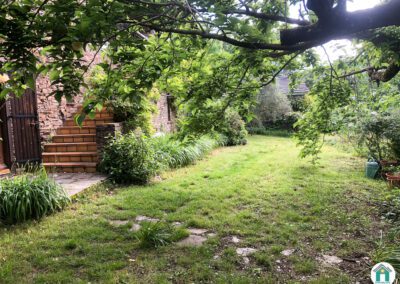 Belle propriété en pierre avec terrain et source