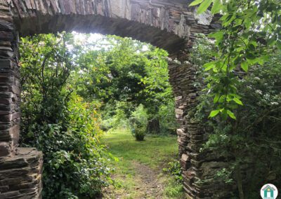 Belle propriété en pierre avec terrain et source