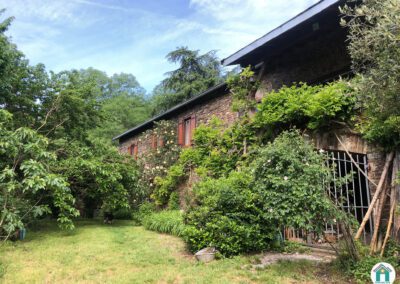 Belle propriété en pierre avec terrain et source