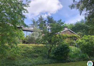 Belle propriété en pierre avec terrain et source