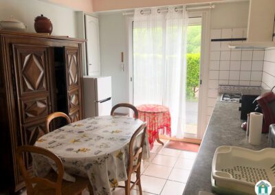 Jolie maison avec extérieur et garage