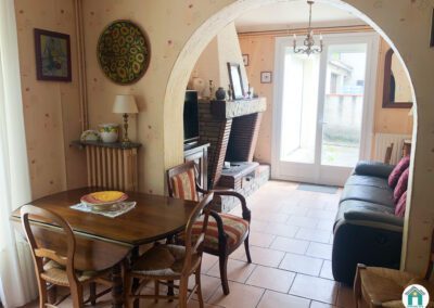 Jolie maison avec extérieur et garage