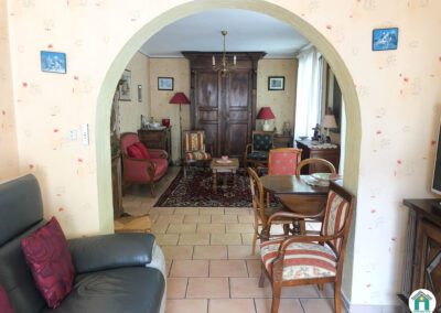 Jolie maison avec extérieur et garage