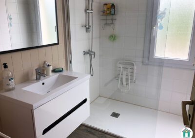 Jolie maison avec extérieur et garage